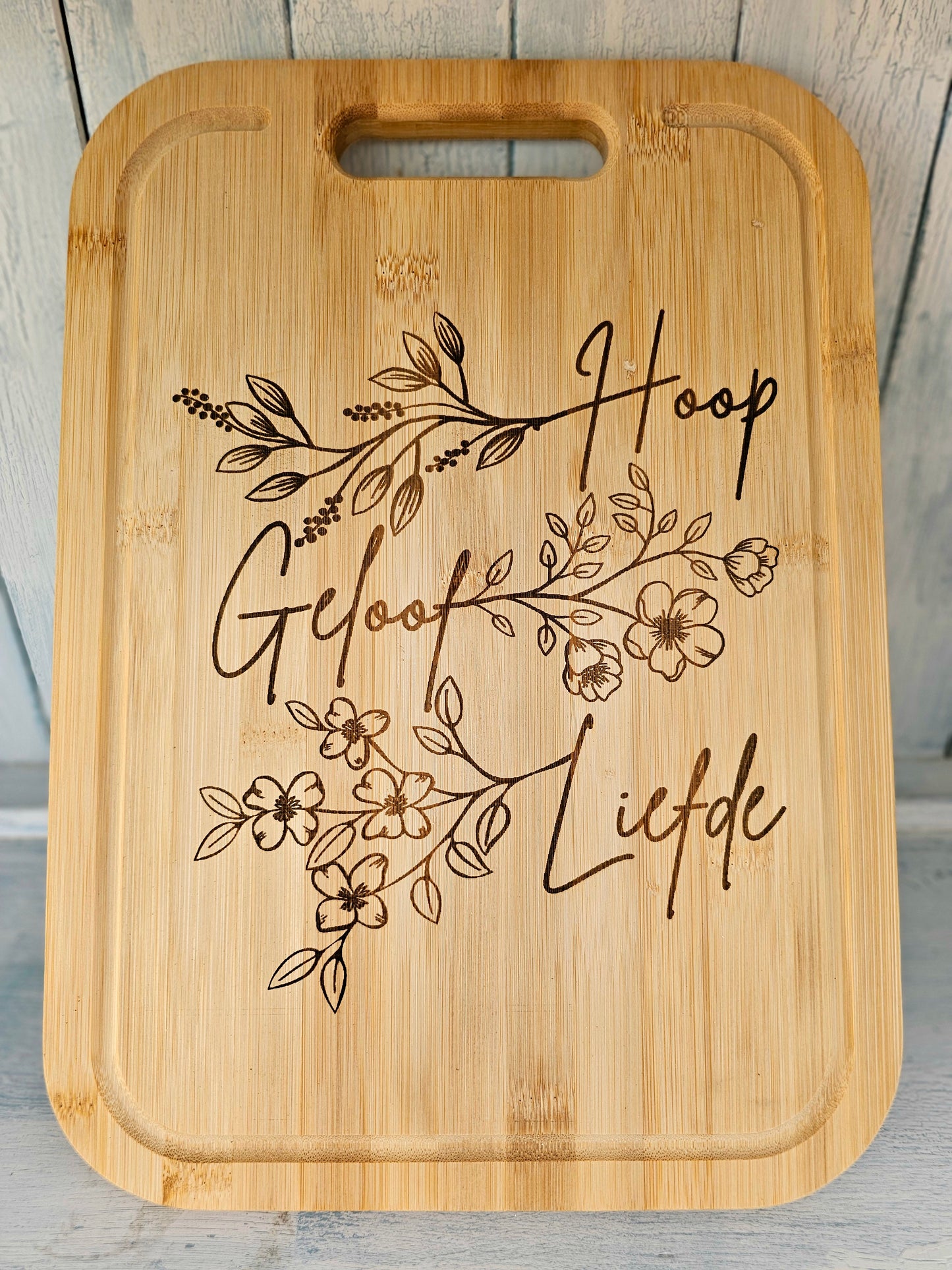 Bamboo cutting board - Hoop, Geloof, Liefde