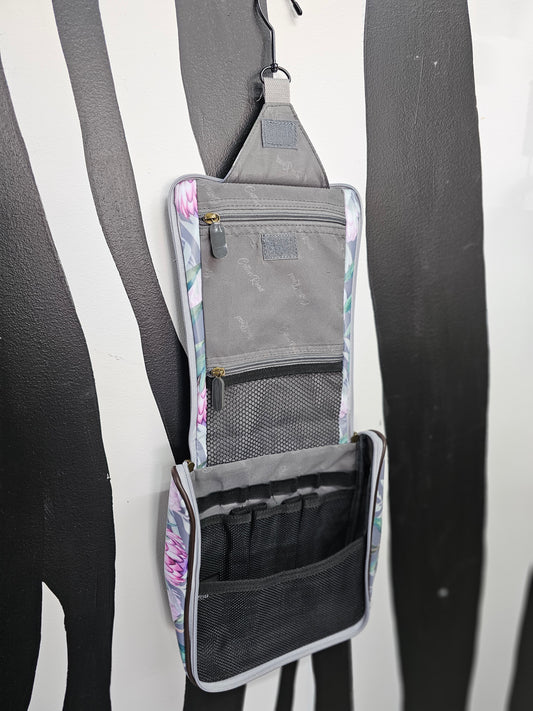 Hanging Bathroom vanity bag - Fynbos