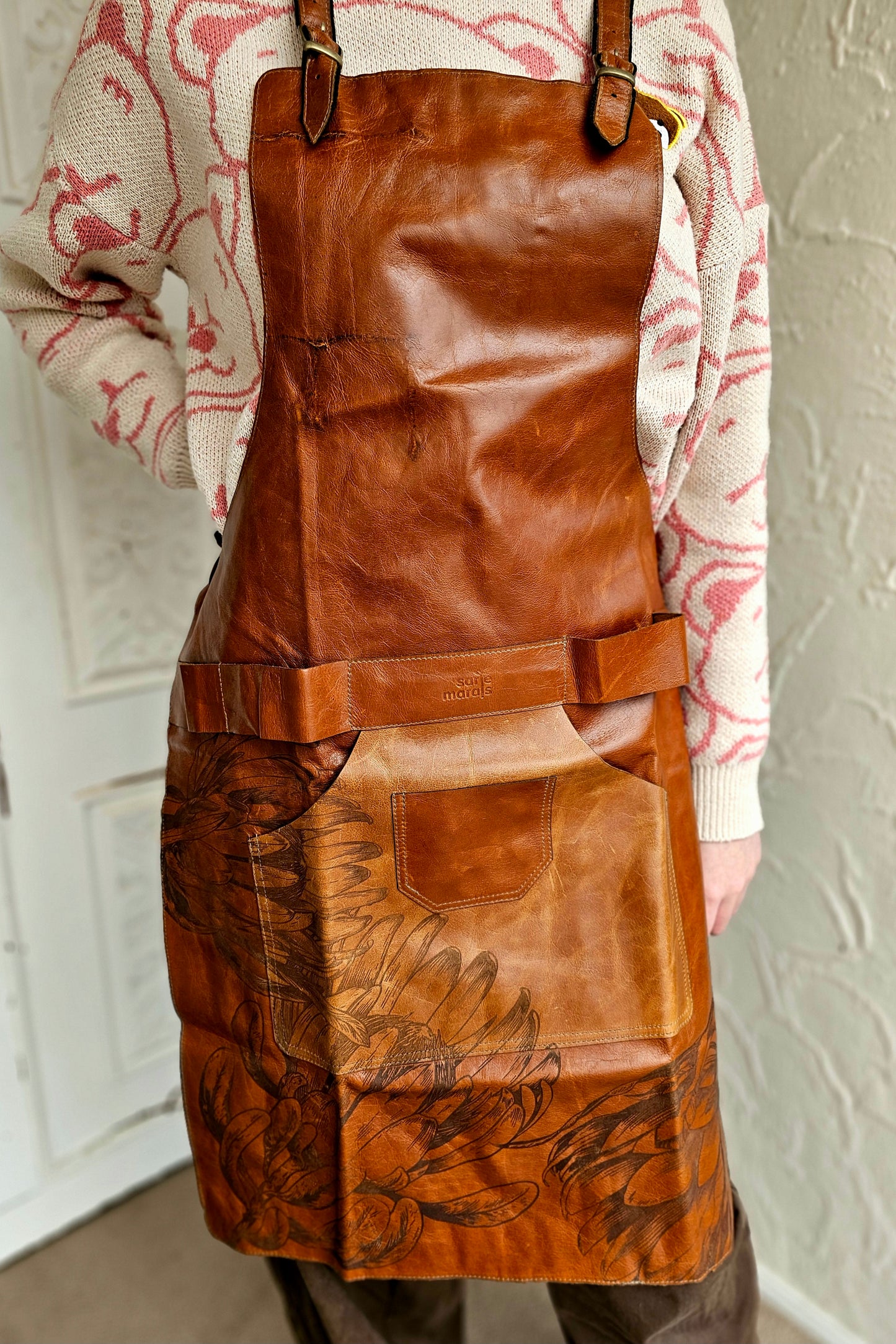 High grain leather apron engraved with proteas - Tan