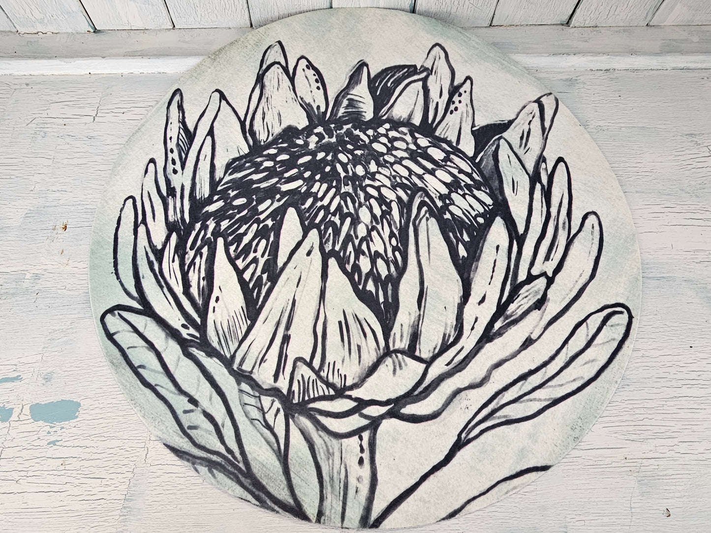 Round placemat - Black & white protea 40cm
