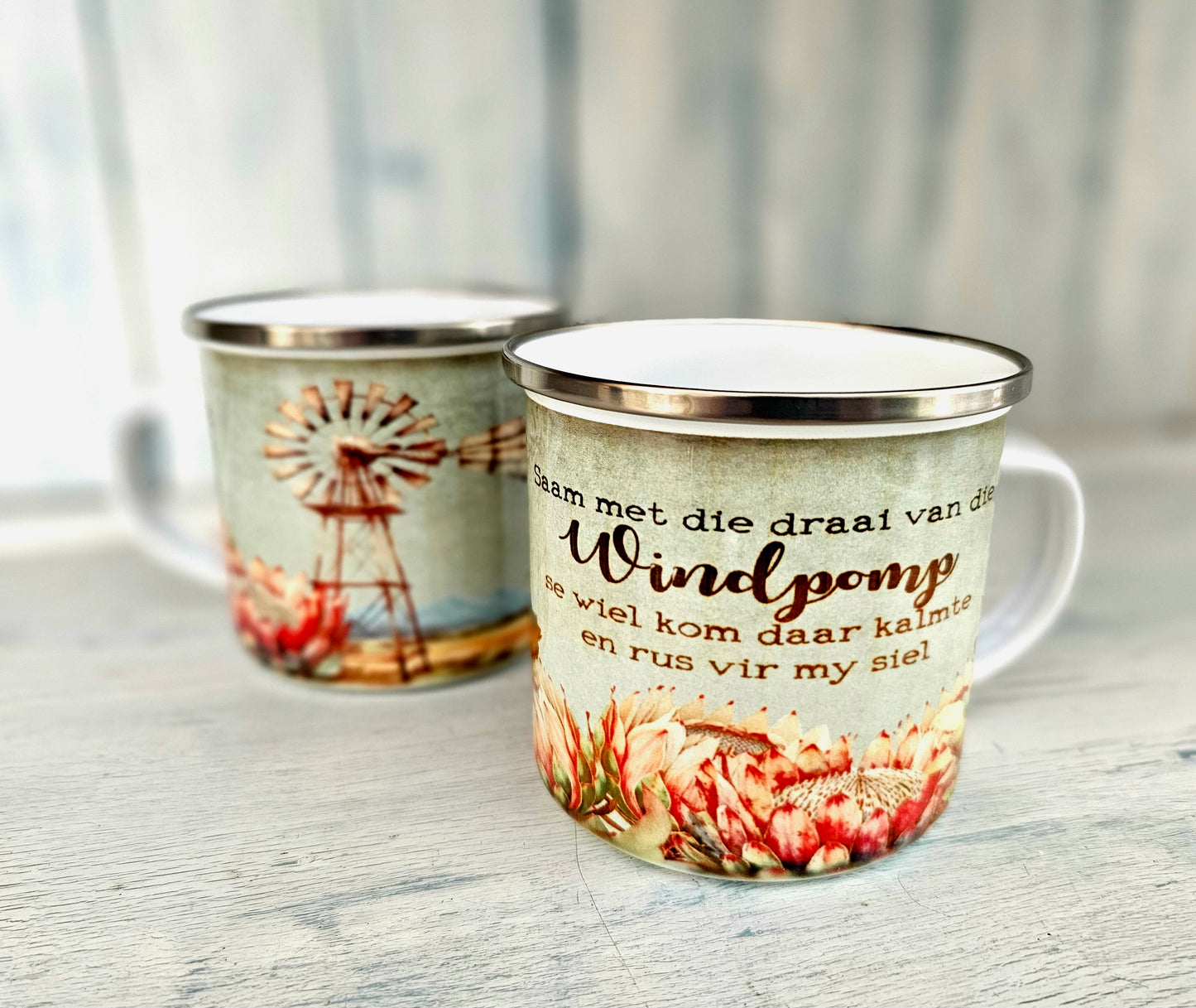 Blik bekers - saam met die draai van die windpomp