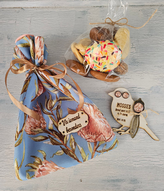 Gift set - Mossie earing & bookmark set, cookies