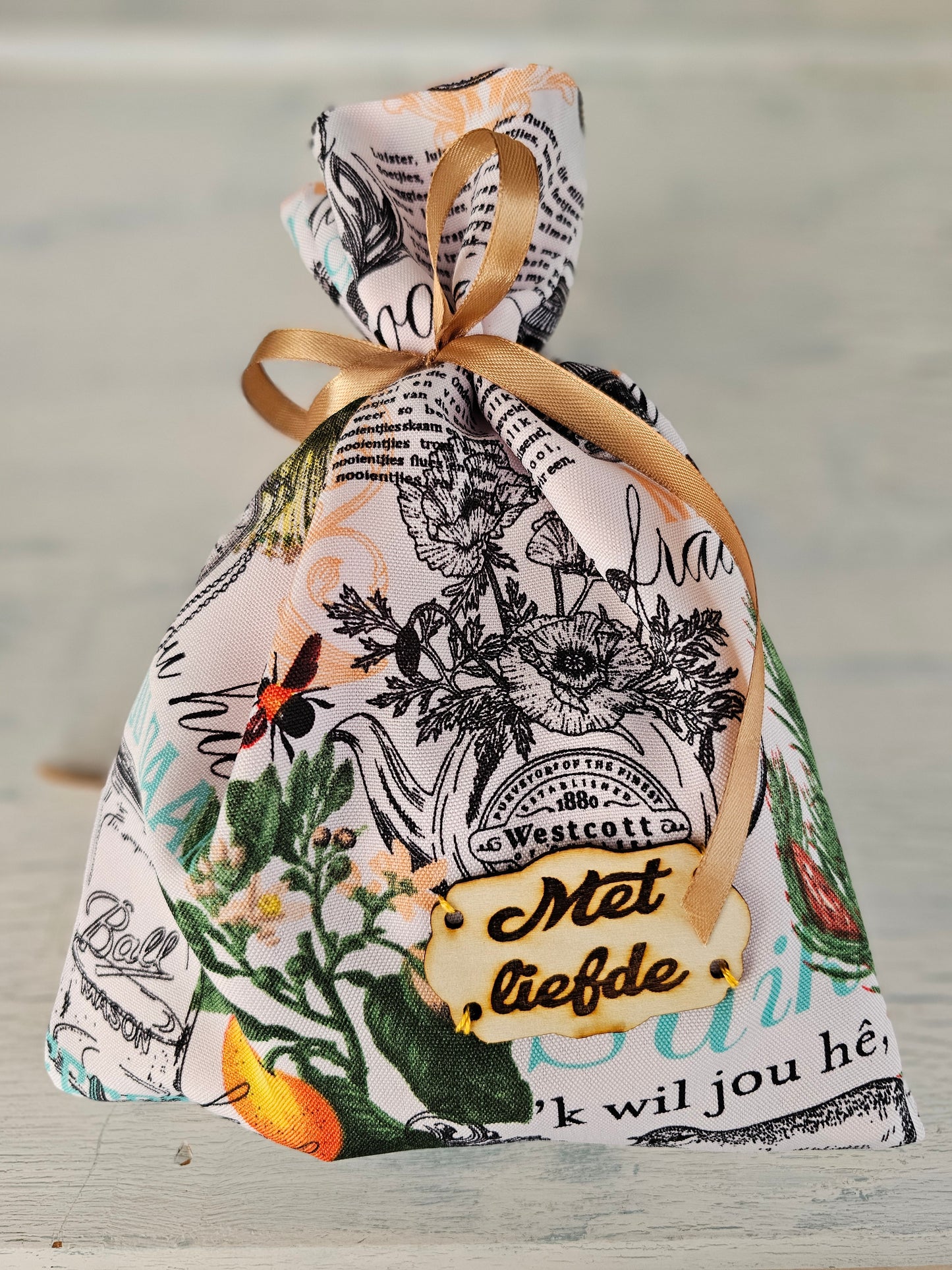 Gift set - Mossie earing & bookmark set, cookies