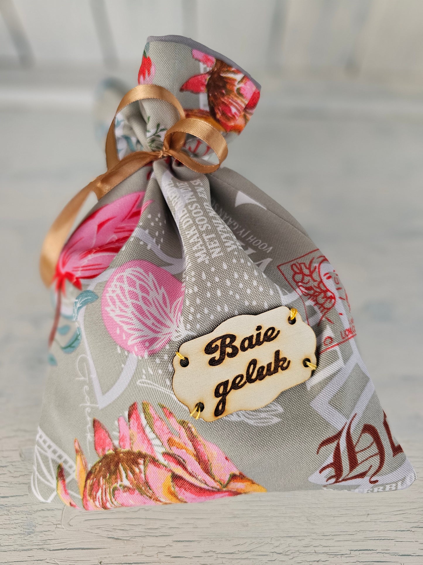 Gift set - Mossie earing & bookmark set, cookies