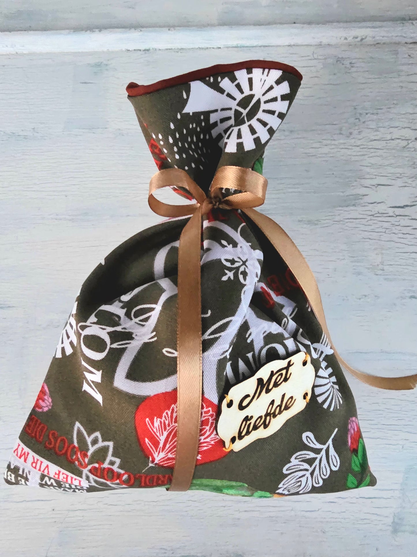 Gift set - Mossie earing & bookmark set, cookies