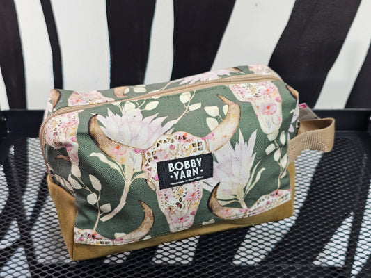 Bathroom vanity bag - Green pink proteas