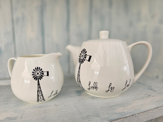 Ceramic Teapot & milk jug Liefde lag leef